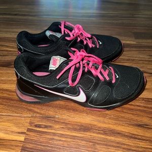 Women’s Nike black and pink size 7.5